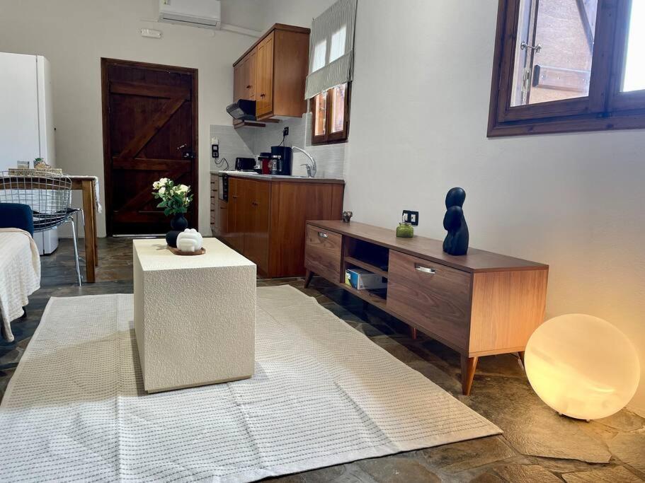 Almond Home Livadia  エクステリア 写真